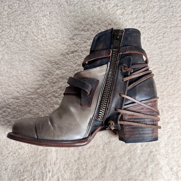 Freebird Crue - Distressed Grey/Multi Ankle Booties sz 10 - Picture 9 of 16